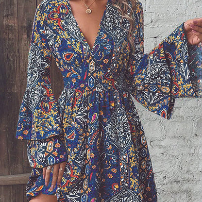 📢📢50% OFF !! ⏰Women's Elegant Paisley Print V-Neck Flared Sleeve Dress