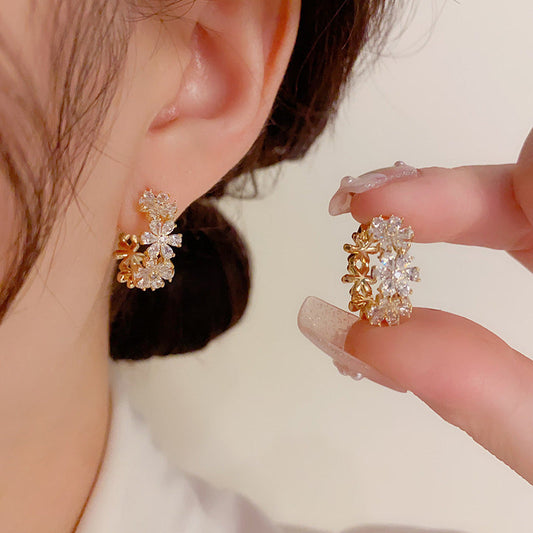 📢📢50% OFF !! ⏰Sparkling Elegant Floral Cluster Hoop Earrings